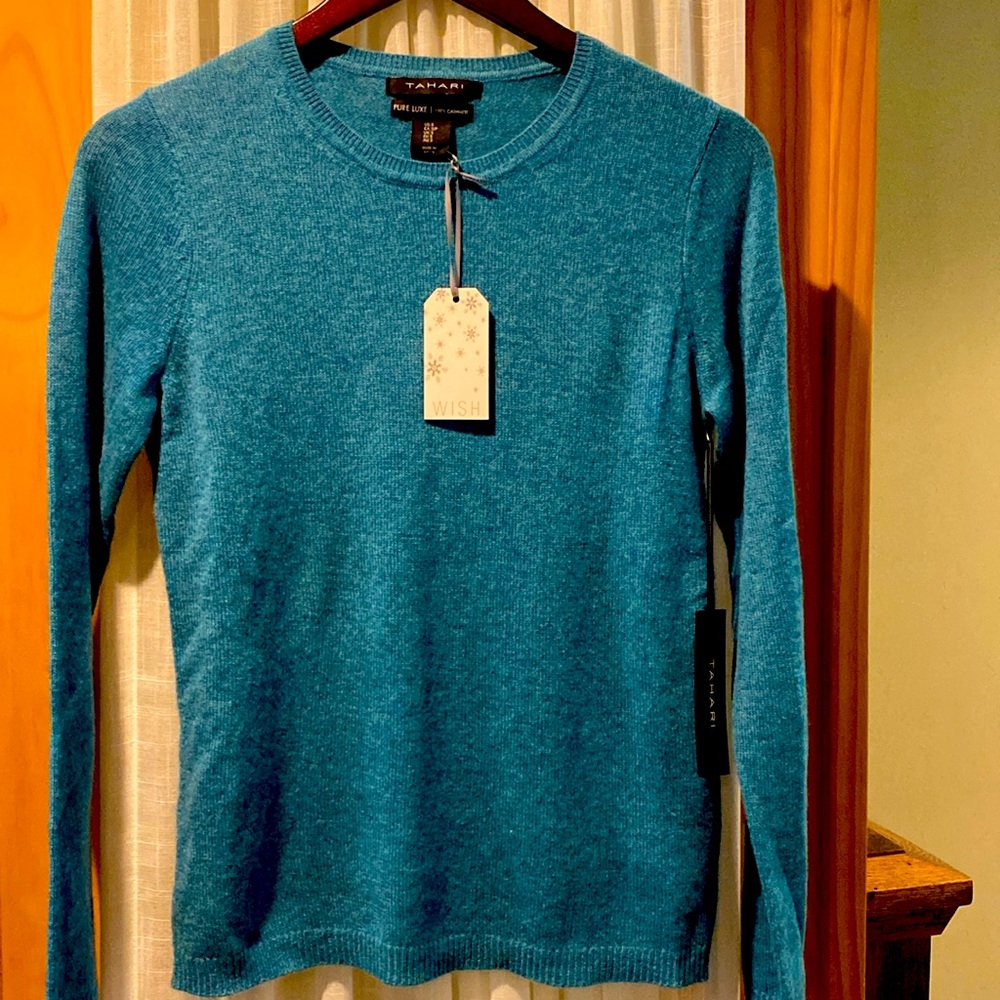 NWT Tahari Casmere Sweater Size Small